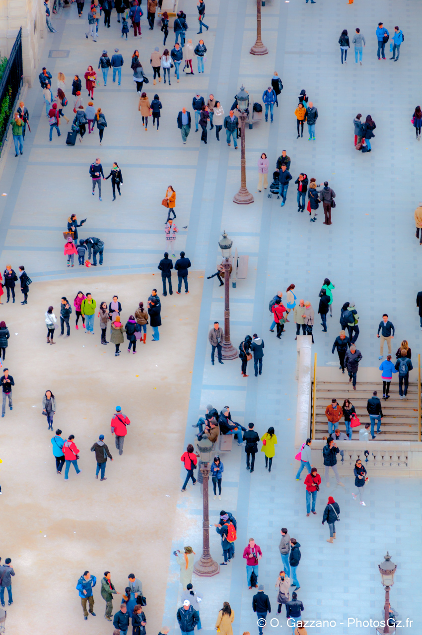Champs Elysée depuis l’Arc de Triomphe..Paris, France - 3 novembre 2013